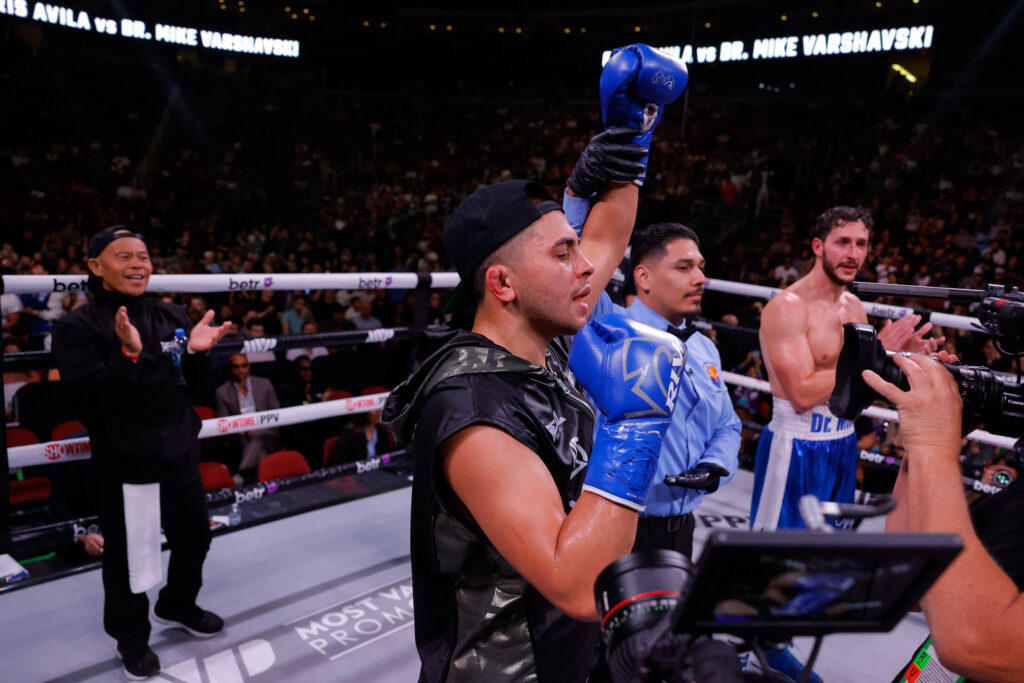 Chris Avila - Paul vs Silva - Win - Photo credit Esther Lin/SHOWTIME - MMA Fight Coverage